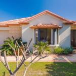 Oceania Cottage LJHooker Yamba - Accommodation Newcastle 1