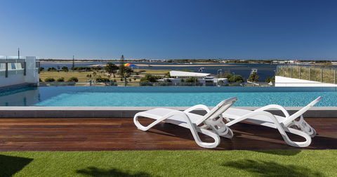 Sky Broadwater Apartments - Accommodation Newcastle 2