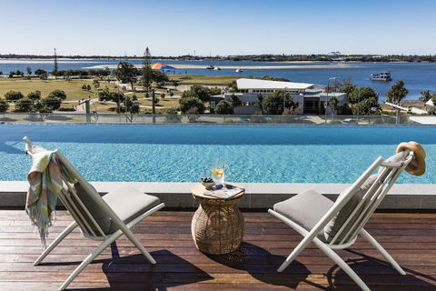 Sky Broadwater Apartments - Accommodation Newcastle 1