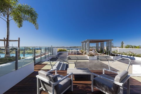 Sky Broadwater Apartments - Accommodation Newcastle 3