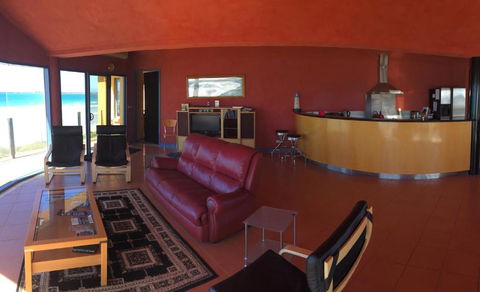 The Penthouse - Accommodation Newcastle 2