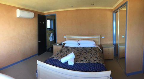 The Penthouse - Accommodation Newcastle 5