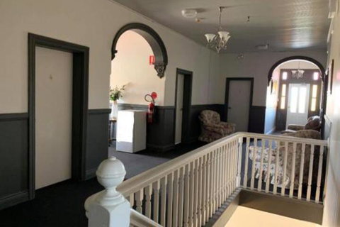 Kellys Top Pub - Accommodation Newcastle 1