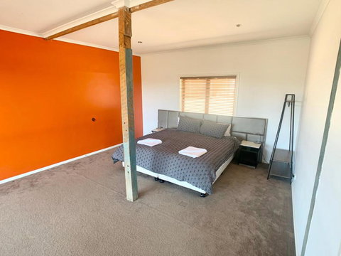 The Daydawn Dairy Perched High Simple Living & What A View! - Accommodation Newcastle 4