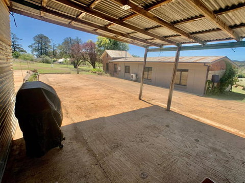 The Daydawn Dairy Perched High Simple Living & What A View! - Accommodation Newcastle 5