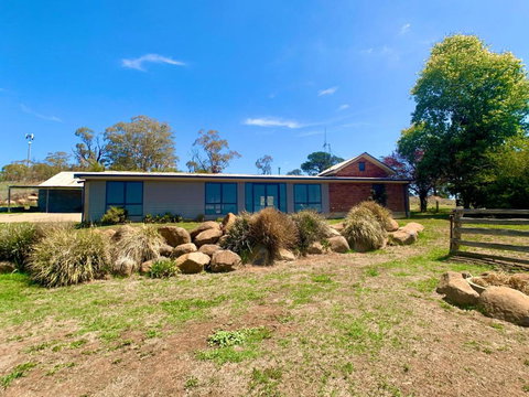 The Daydawn Dairy Perched High Simple Living & What A View! - Accommodation Newcastle 7