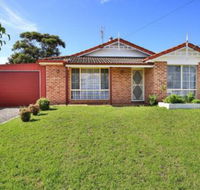 Kingfisher Pet Friendly 10 Mins to Hyams Beach - Accommodation Newcastle