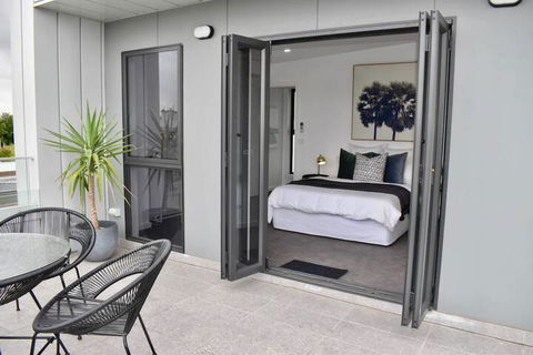 Brand New 2 Bed Apartment With Stunning City Views - Accommodation Newcastle 4