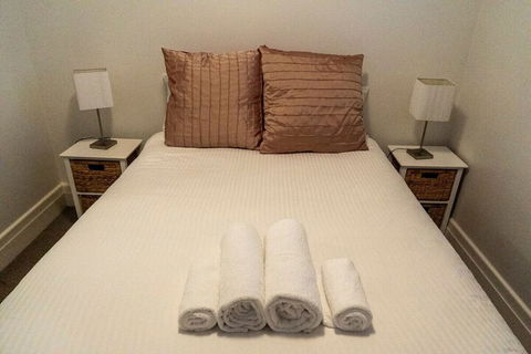 Delightful 3BD Apt Near Chapel St. In St. Kilda! - Accommodation Newcastle 2
