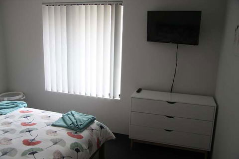 Warnbro Beach Family Accommodation - Accommodation Newcastle 4