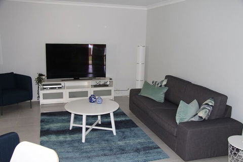 Warnbro Beach Family Accommodation - Accommodation Newcastle 6