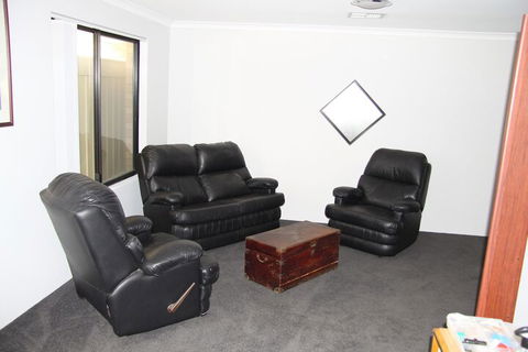 Warnbro Beach Family Accommodation - Accommodation Newcastle 5