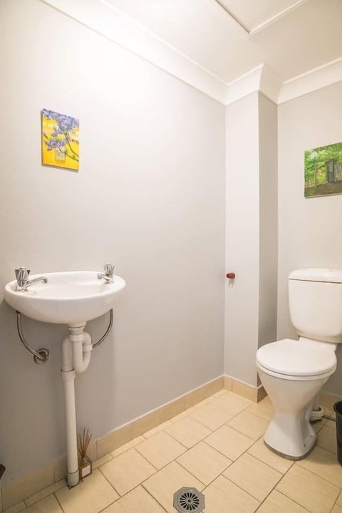 Rustic Hardwood 2 Bedroom Apartment In Randwick - Accommodation Newcastle 6