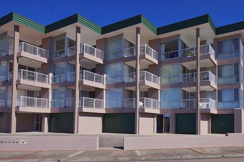 Dolphin Court 12 - Accommodation Newcastle 3