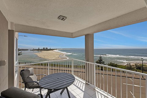 Dolphin Court 12 - Accommodation Newcastle 7