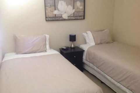 Breakaway Apartments - Accommodation Newcastle 2