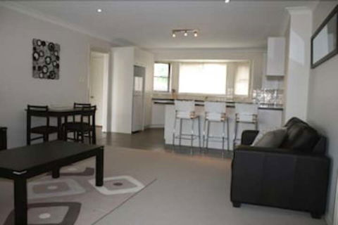 Breakaway Apartments - Accommodation Newcastle 6