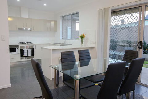 Douro Place - Accommodation Newcastle 1
