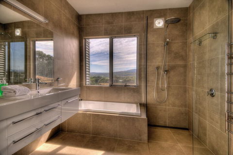 Halcyon - Accommodation Newcastle 3