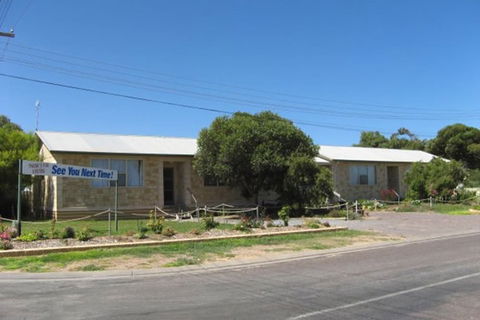 ARNO BAY CARAVAN PARK - Accommodation Newcastle 2
