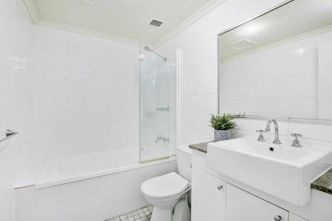 HOLT1 Crows Nest Holtermann Street - Accommodation Newcastle 1