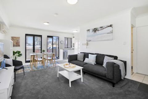 HOLT1 Crows Nest Holtermann Street - Accommodation Newcastle 0