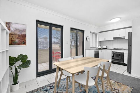 HOLT1 Crows Nest Holtermann Street - Accommodation Newcastle 3