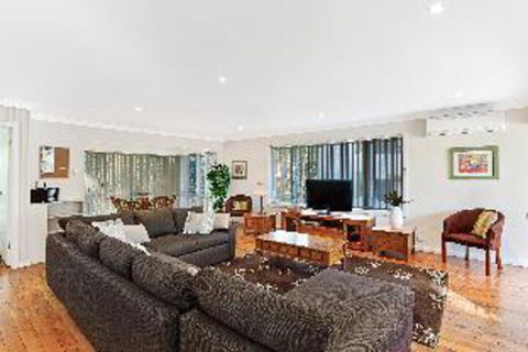 3 Bedroom House Bay Serene 15 Mistral Close - Accommodation Newcastle 0
