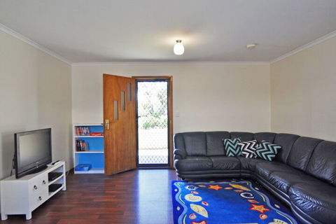 Alwyns By THE SEA PET Friendly - Accommodation Newcastle 4