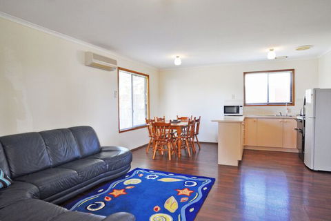 Alwyns By THE SEA PET Friendly - Accommodation Newcastle 7