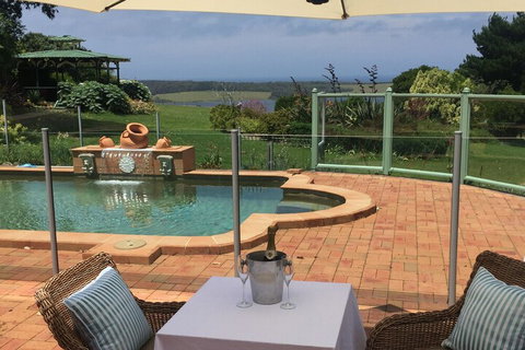 Tilba Lake House - Accommodation Newcastle 2