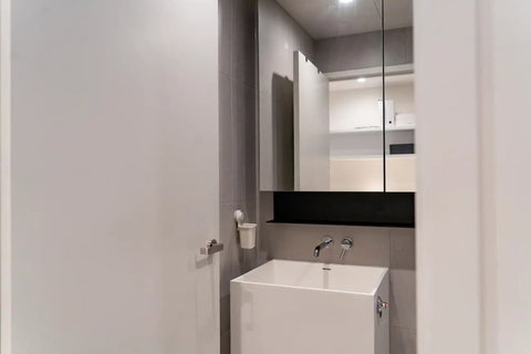 Modern 1 Bedroom Apartment South Yarra - Accommodation Newcastle 2