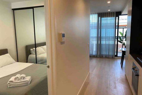 Modern 1 Bedroom Apartment South Yarra - Accommodation Newcastle 4