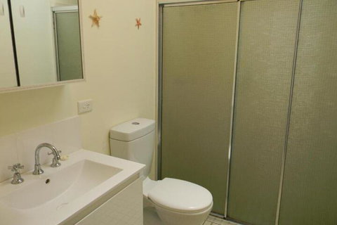 The Beach House - Accommodation Newcastle 6