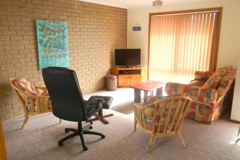 The Beach House - Accommodation Newcastle 4