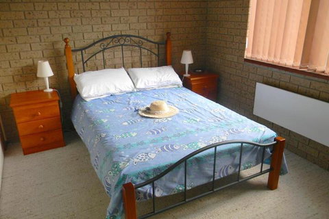 The Beach House - Accommodation Newcastle 2