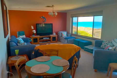 Watersun Beach House - Accommodation Newcastle 2