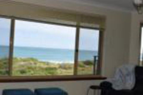 Watersun Beach House - Accommodation Newcastle 0