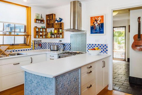 The Blue Beach House - Accommodation Newcastle 6