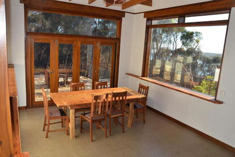 Of Stone & Wood Guesthouse Secluded Getaway! - Accommodation Newcastle 7