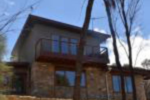 Of Stone & Wood Guesthouse Secluded Getaway! - Accommodation Newcastle 0
