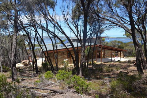 Of Stone & Wood Guesthouse Secluded Getaway! - Accommodation Newcastle 5