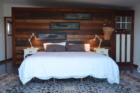 Of Stone & Wood Guesthouse Secluded Getaway! - Accommodation Newcastle 2