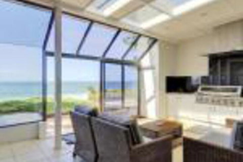 Whispering Sands 10 Sandy Point Road Luxury Waterfront Home With Aircon WIFI & Foxtel - Accommodation Newcastle 0