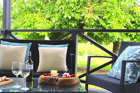 Upper Reach Spa Cottage - Accommodation Newcastle 4