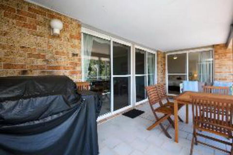 3 Bedroom House At Sandy Point Road 151 - Accommodation Newcastle 1