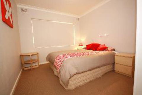 1 Bedroom Apartment Quarterdeck Unit 1 / 12 - Accommodation Newcastle 3