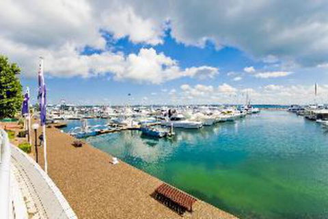 1 Bedroom Apartment Quarterdeck Unit 1 / 12 - Accommodation Newcastle 4