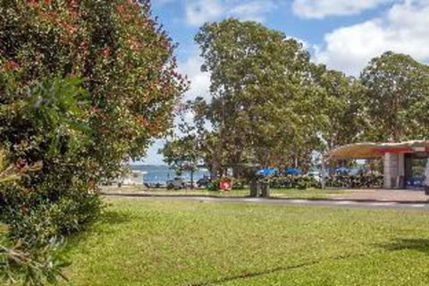 2 Bedroom Apartment Villa Ellisa Unit 1 - Accommodation Newcastle 3