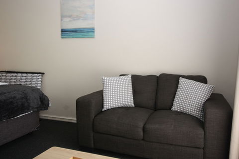 Resort Serviced Apartments - Mandurah - Accommodation Newcastle 6